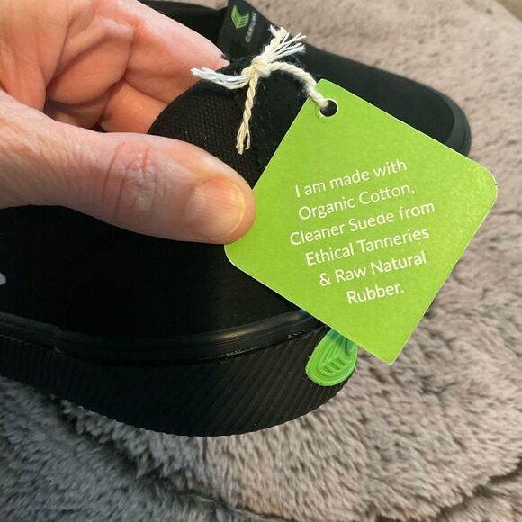 NIB Cariuma All Black Pro Slip On Skate Suede & Canvas Ivory Logo Sneaker Size 8 - Picture 3 of 8